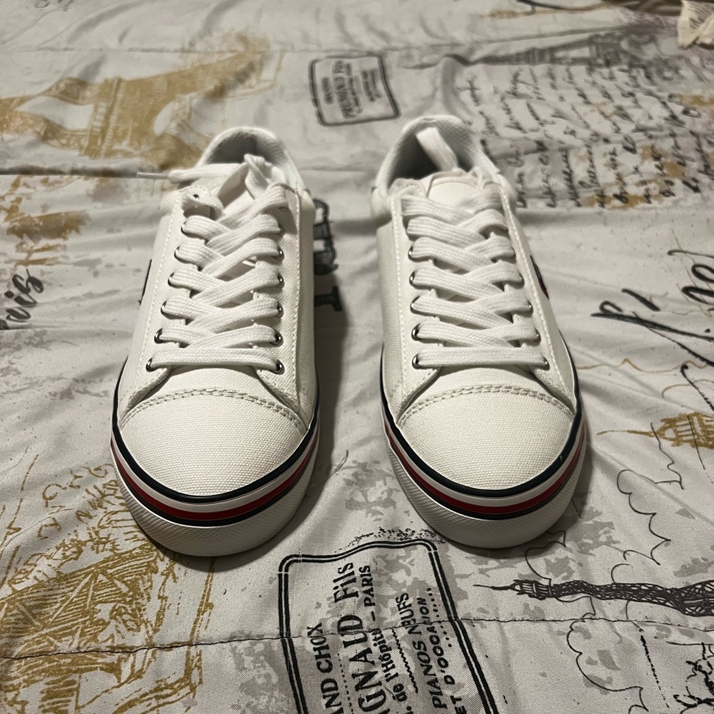 Tommy Hilfiger Fressian Lace-Up Sneakers - Picture 3 of 9
